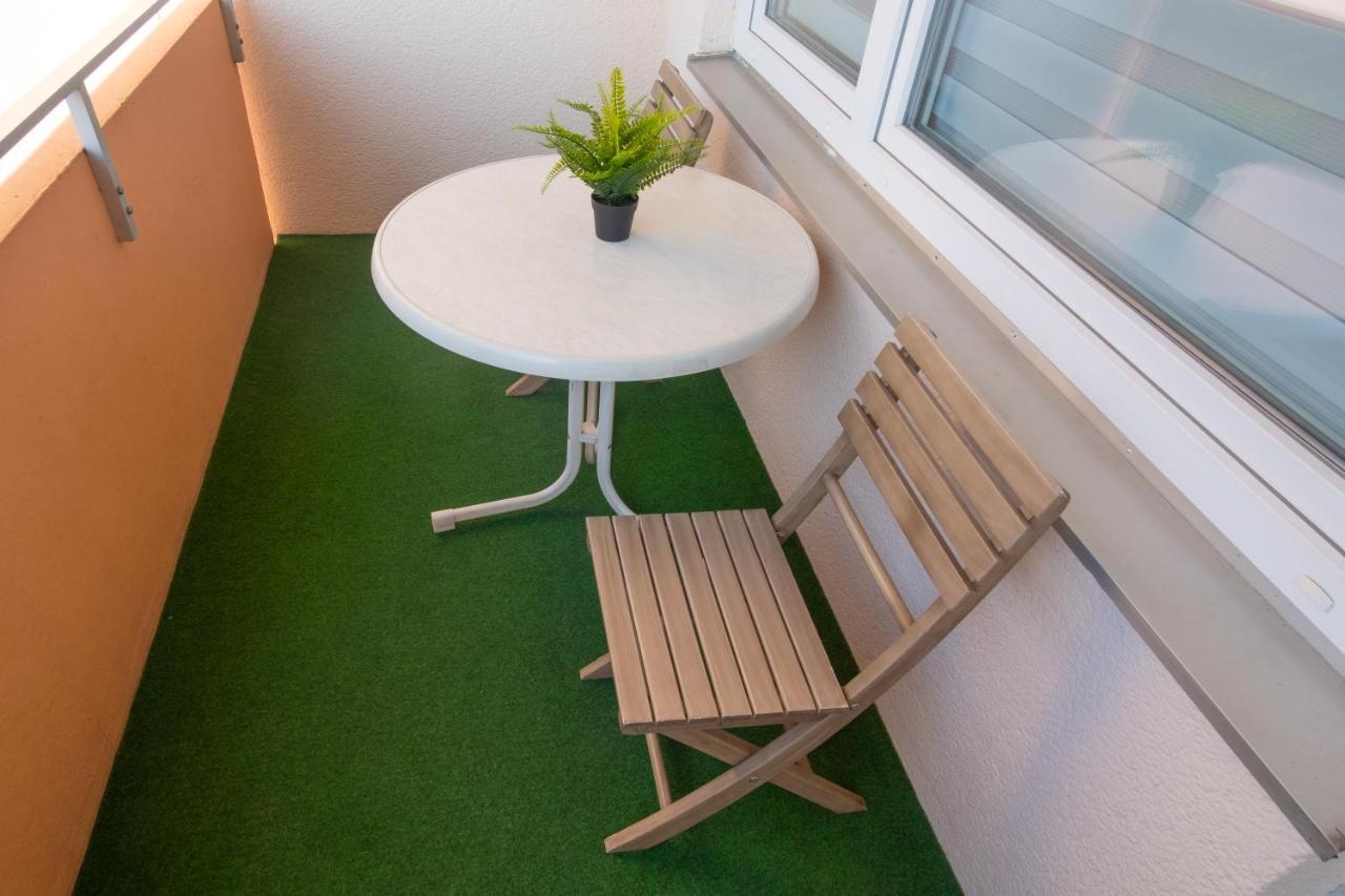 Schoene 2 Zimmerwohnung Mit Uhd-Tv, Grossem Balkon Und Haengematte 람퍼다임 외부 사진